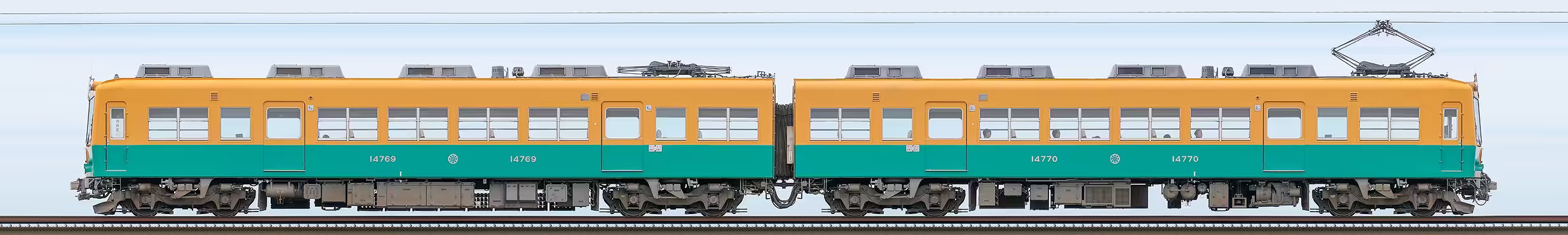 富山地鉄14760形第5編成（新塗装・山側）の編成サイドビュー