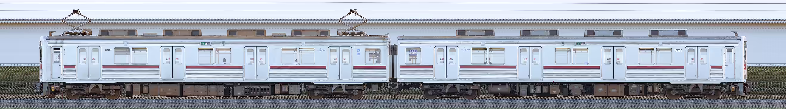 東武10000型11202編成（海側）の編成サイドビュー