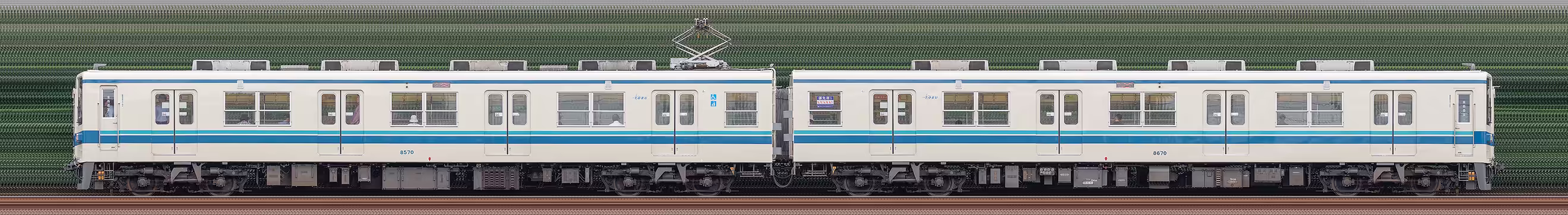 東武8000系8570編成（海側）の編成サイドビュー