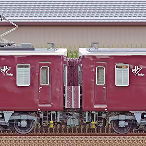 阪急7300系7302編成＋7301編成＋7300編成（西側）