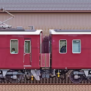 阪急8300系8311編成＋7300系7325編成（西側）