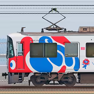 京阪8000系8007編成「大阪・関西万博ラッピング列車」（川側）