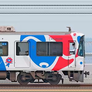 京阪8000系「大阪・関西万博ラッピング列車」8057