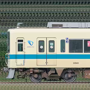 小田急8000形8061×4＋8261×6（海側）