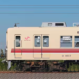 新京成8000形8518編成（マルーン・山側）