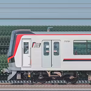 東武70090型「THライナー」71791編成（海側）