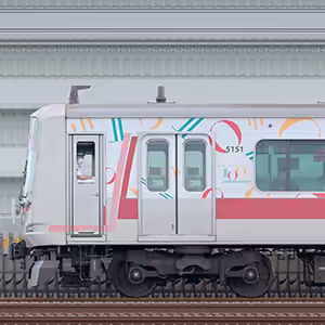 東急5050系5151編成「東急グループ創立100周年トレイン」(山側)