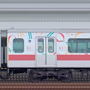 東急5050系「東急グループ100周年トレイン」デハ5651