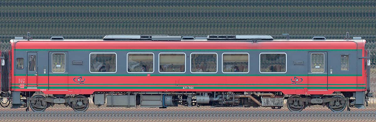 会津鉄道AT-700形AT-701海側の側面写真