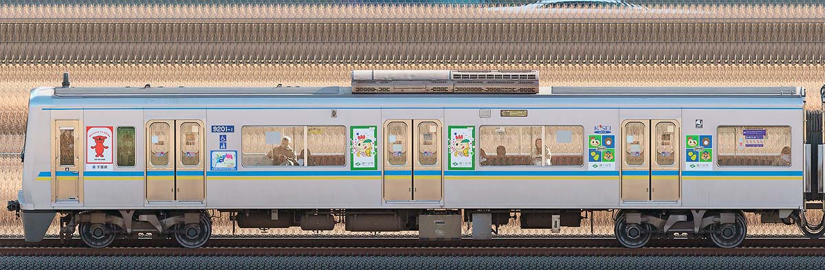 千葉ニュータウン鉄道9200形「北総線沿線活性化トレイン2024」9201-1山側の側面写真