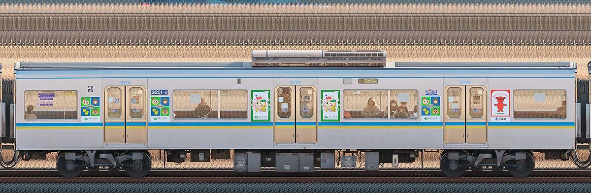 千葉ニュータウン鉄道9200形「北総線沿線活性化トレイン2024」9201-6山側の側面写真