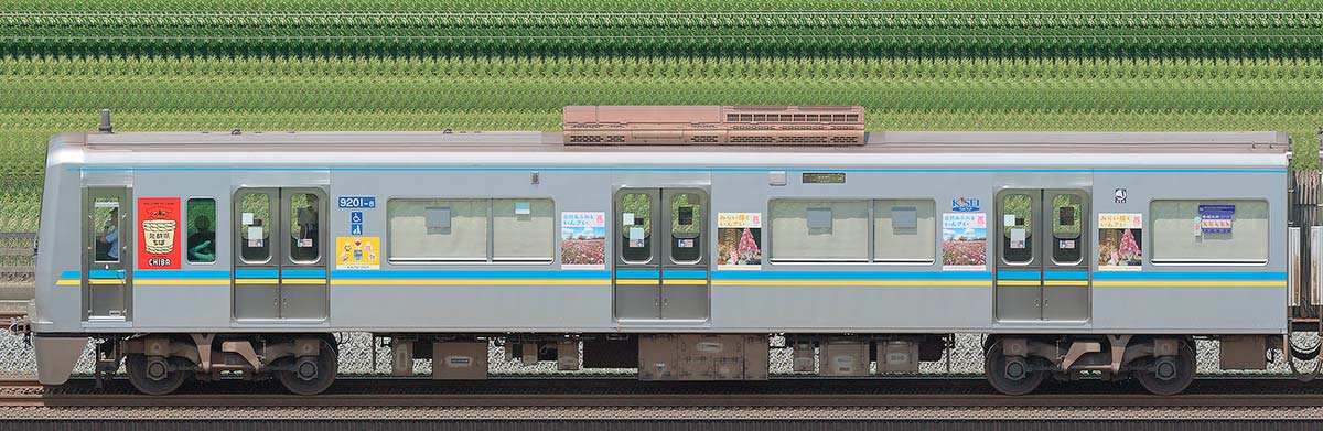 千葉ニュータウン鉄道9200形「北総線沿線活性化トレイン2025」9201-8海側の側面写真