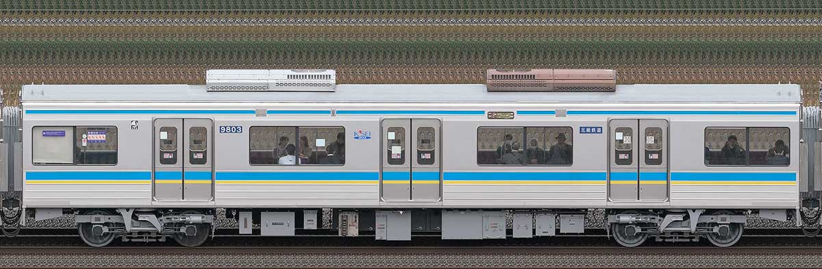 千葉ニュータウン鉄道9800形9803（補助電源装置交換後）海側の側面写真