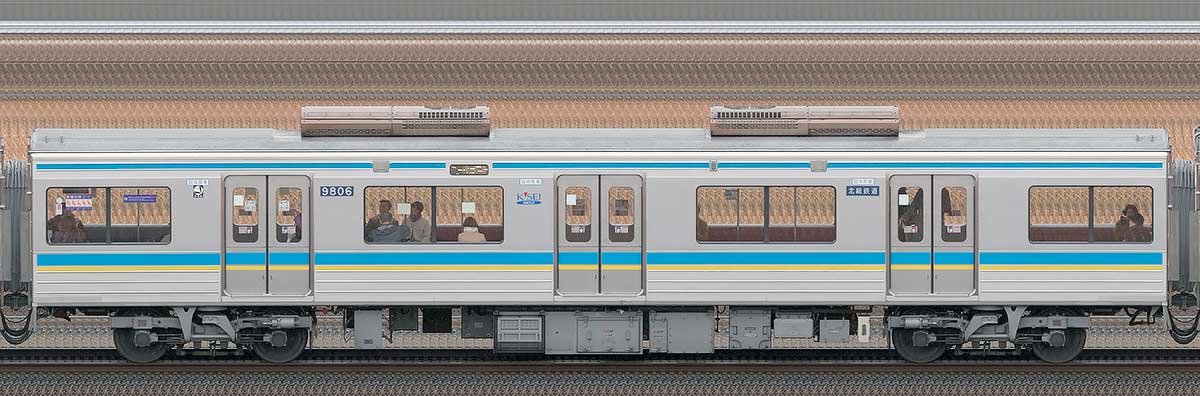 千葉ニュータウン鉄道9800形9806（補助電源装置交換後）山側の側面写真