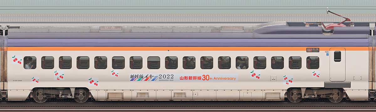 JR東日本E3系E326-2006（山形新幹線開業30周年ラッピング）山側の側面写真