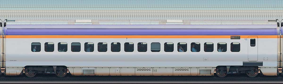 JR東日本E3系2000番台E328-2012山側の側面写真