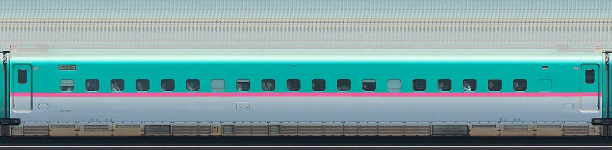 JR東日本E5系E526-209山側の側面写真