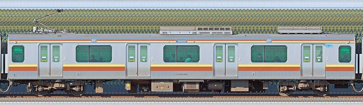 JR東日本E131系600番台モハE131-603海側の側面写真