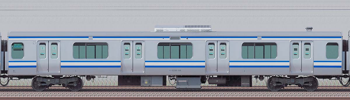 JR東日本E231系モハE230-139「成田線開業120周年記念列車」海側の側面写真
