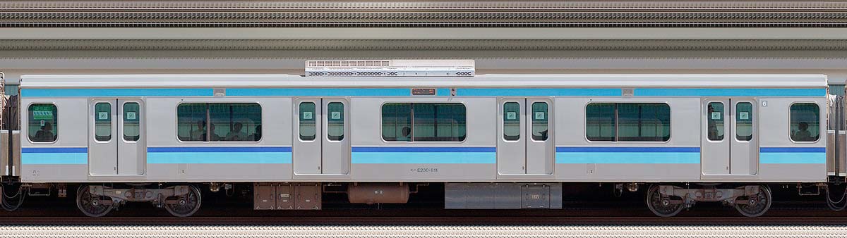 JR東日本E231系モハE230-811山側の側面写真