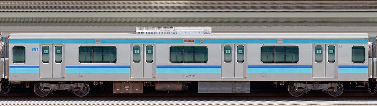 JR東日本E231系モハE230-812山側の側面写真