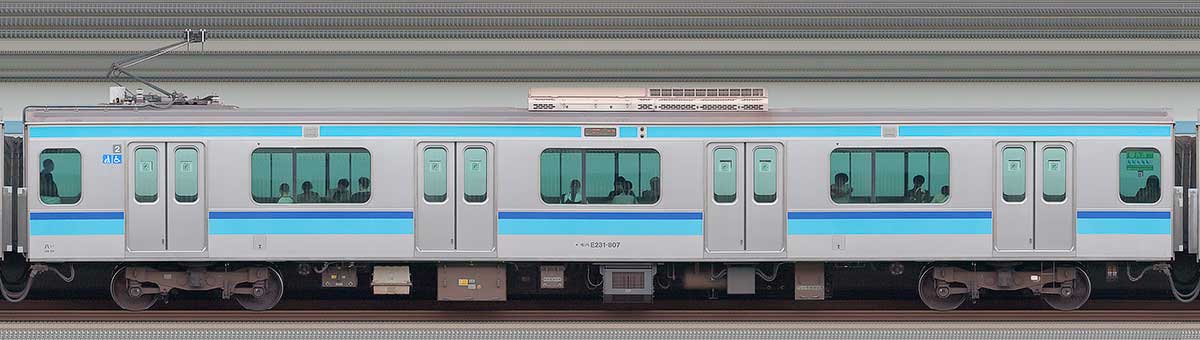 JR東日本E231系モハE231-807海側の側面写真