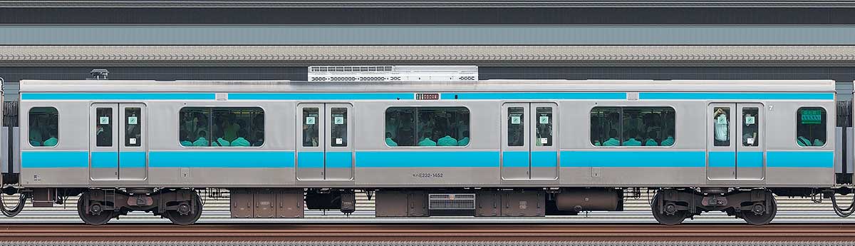 JR東日本E233系モハE232-1452山側の側面写真