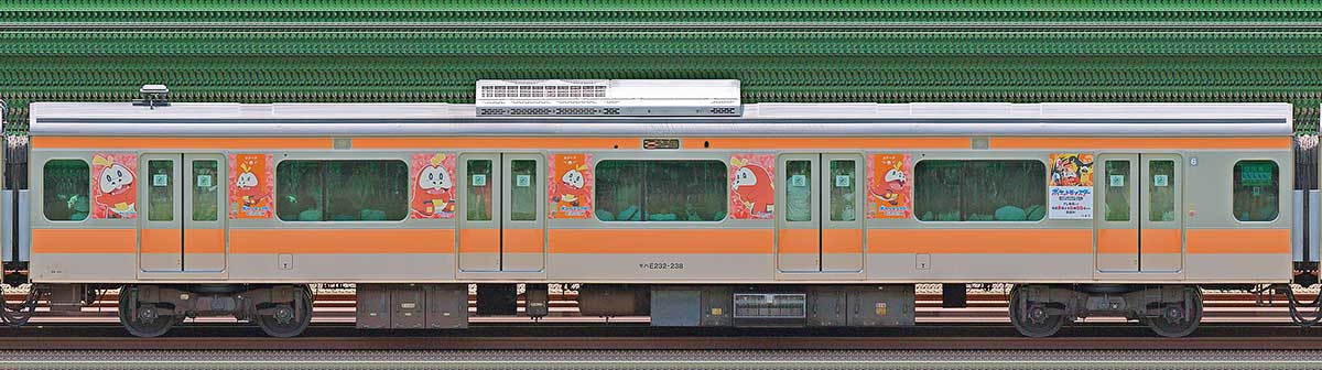 JR東日本E233系モハE232-238ポケモンラッピング（ホゲータ）山側の側面写真