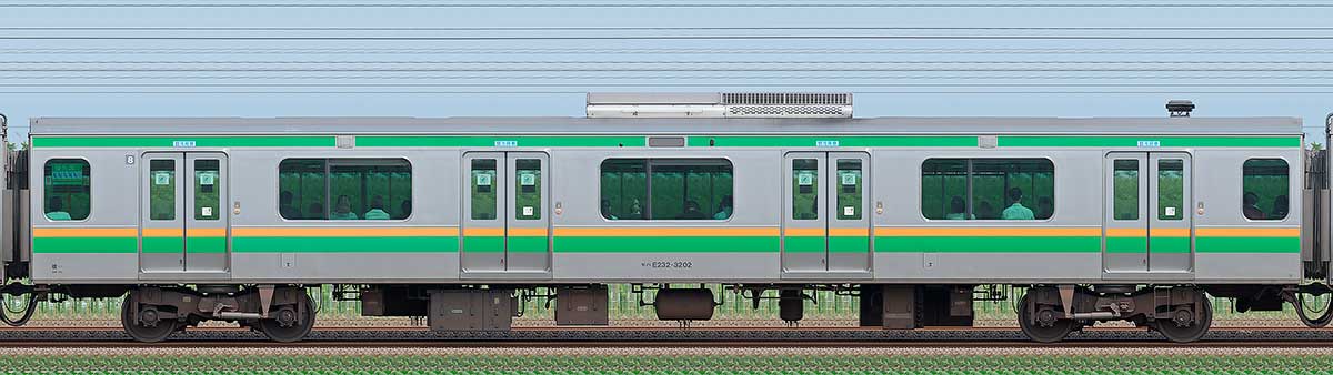JR東日本E233系3000番台モハE232-3202海側の側面写真