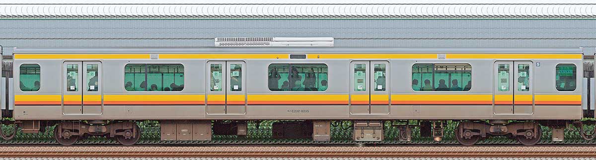 JR東日本E233系8000番台モハE232-8235（線路設備モニタリング装置搭載車）山側の側面写真