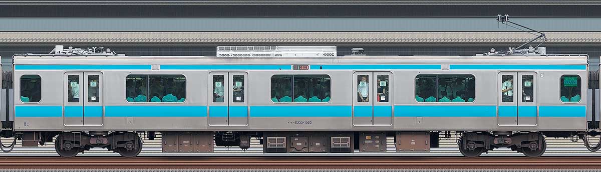 JR東日本E233系モハE233-1052山側の側面写真