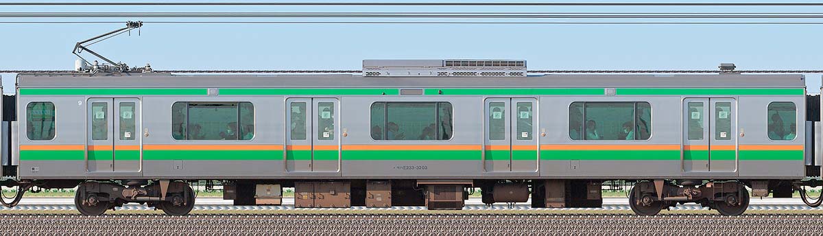 JR東日本E233系3000番台モハE233-3203海側の側面写真