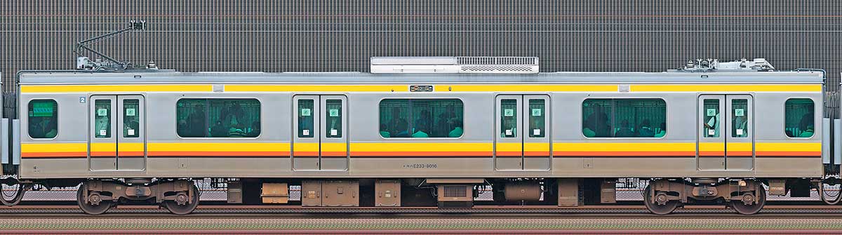 JR東日本E233系8000番台モハE233-8016海側の側面写真