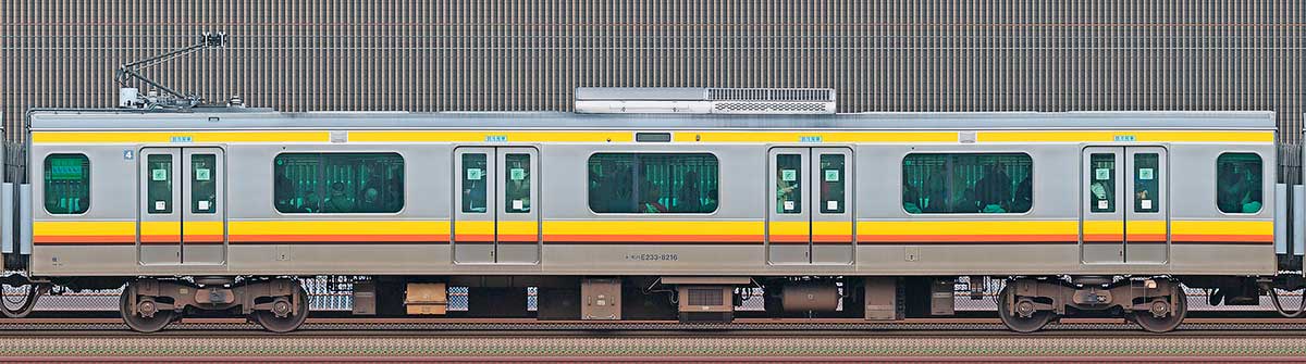 JR東日本E233系8000番台モハE233-8216海側の側面写真