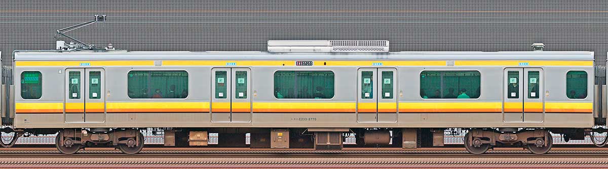 JR東日本E233系8500番台モハE233-8770海側の側面写真