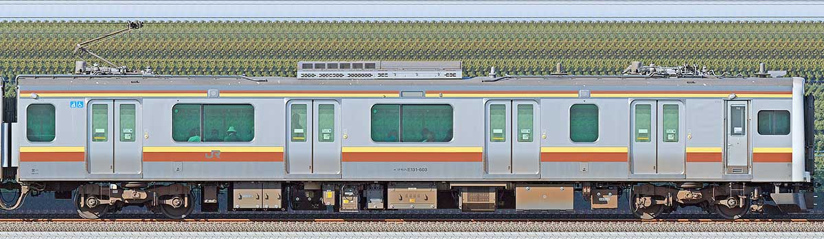 JR東日本E131系600番台クモハE131-603海側の側面写真