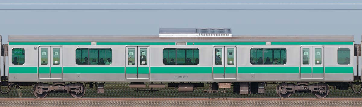 JR東日本E233系サハE233-7010海側の側面写真
