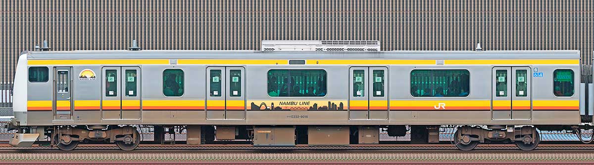 JR東日本E233系8000番台クハE232-8016海側の側面写真