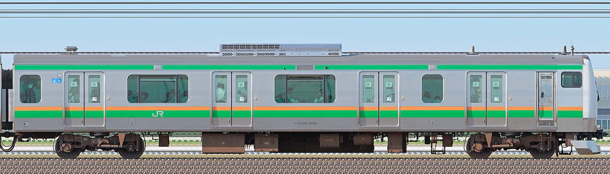 JR東日本E233系3000番台クハE233-3505（2022年）海側の側面写真