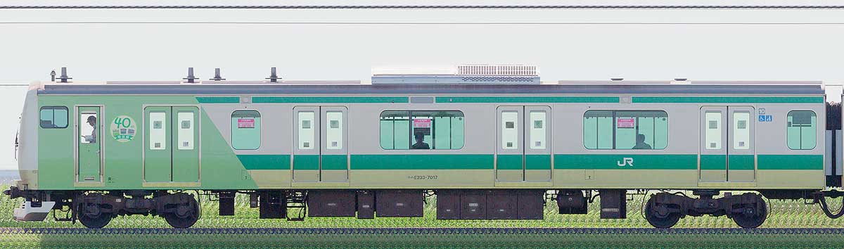 JR東日本E233系7000番台クハE233-7017(埼京線開業40周年記念ラッピング)山側の側面写真