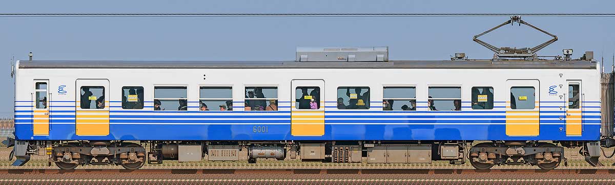 えちぜん鉄道MC6001形6001山側の側面写真