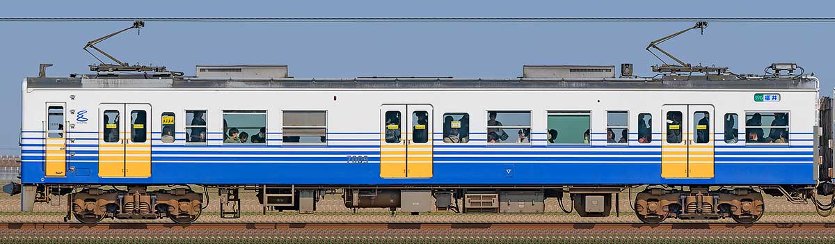 えちぜん鉄道MC7000形7009山側の側面写真