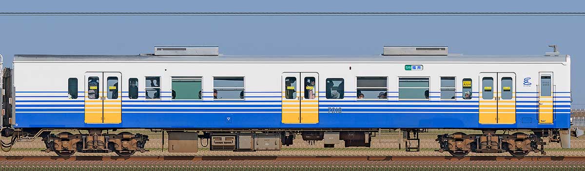 えちぜん鉄道MC7000形7010山側の側面写真