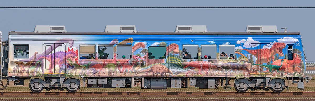 えちぜん鉄道MC8000形「恐竜列車」8002山側の側面写真