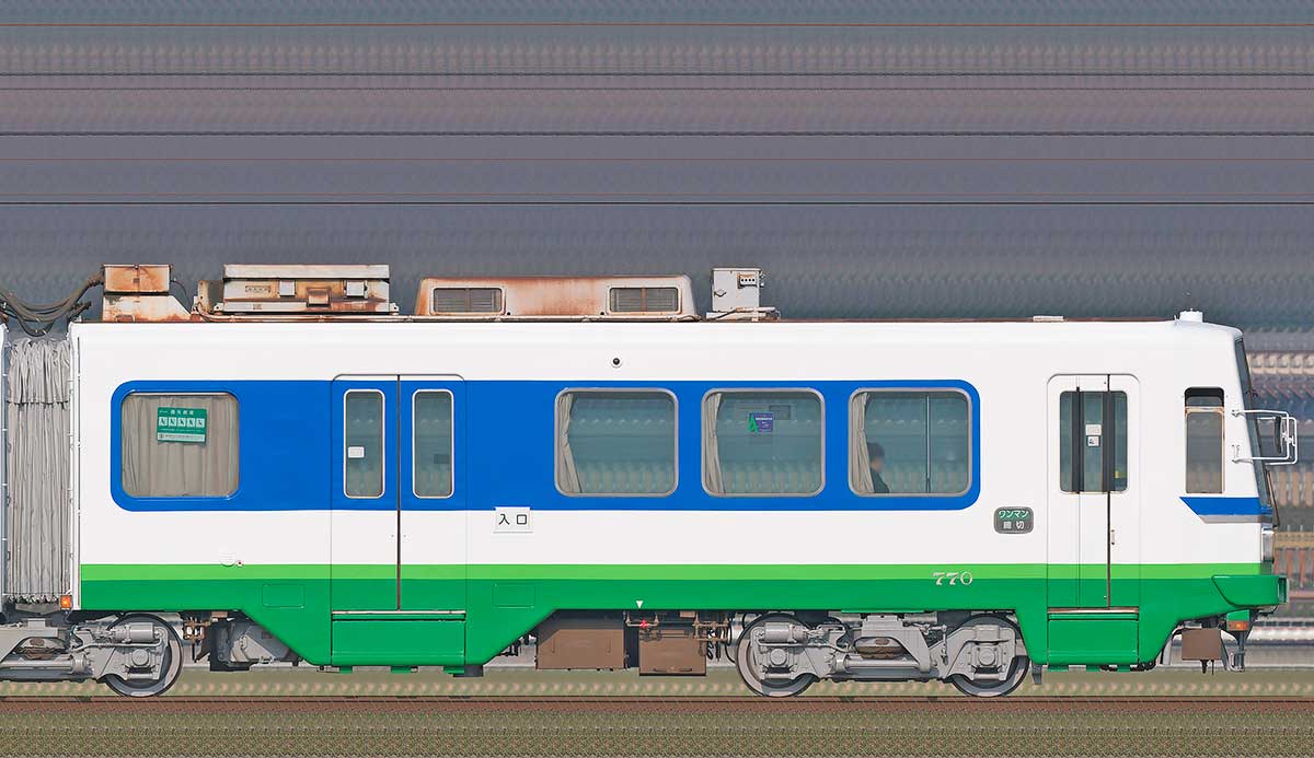  福井鉄道770形770山側の側面写真