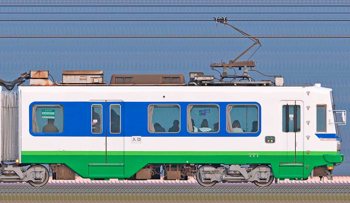  福井鉄道770形771海側の側面写真