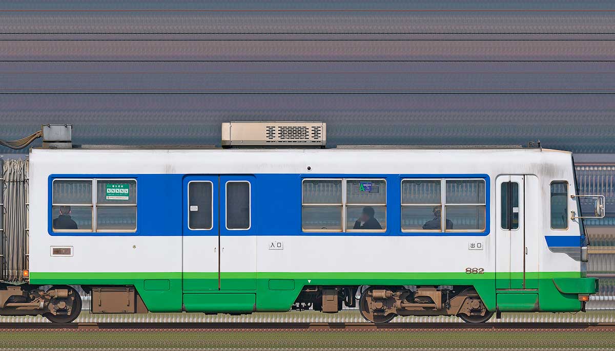 福井鉄道880形882山側の側面写真