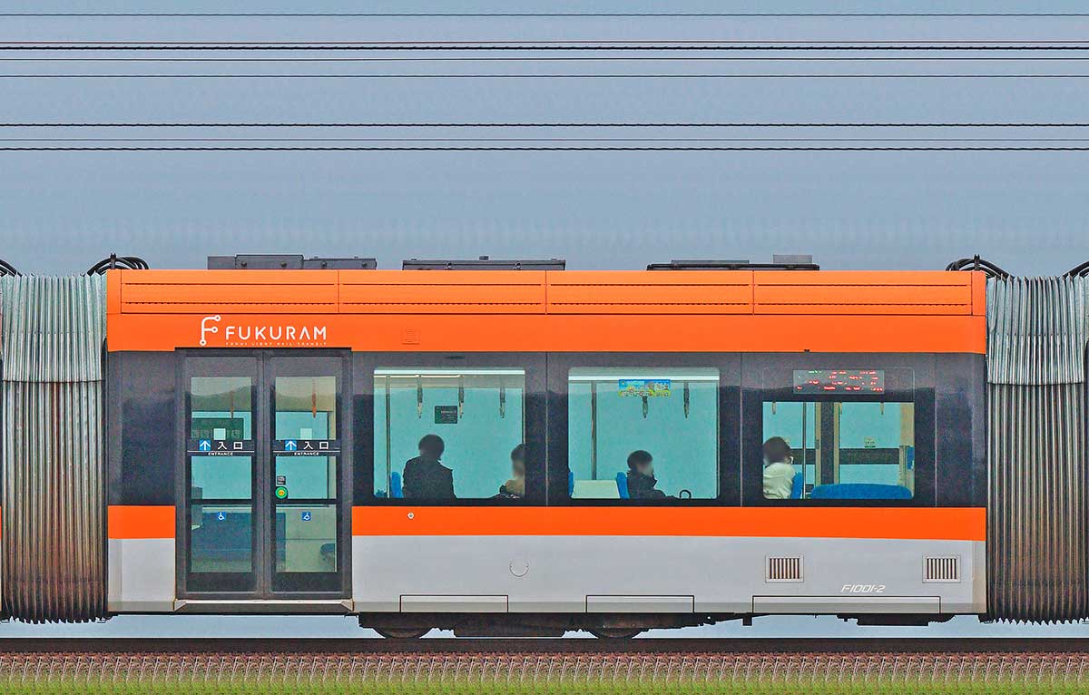 福井鉄道F1000形「FUKURAM」F1001-2海側の側面写真