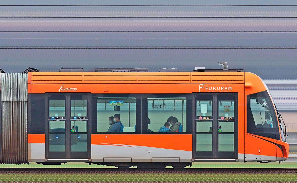 福井鉄道F1000形「FUKURAM」F1001-3山側の側面写真