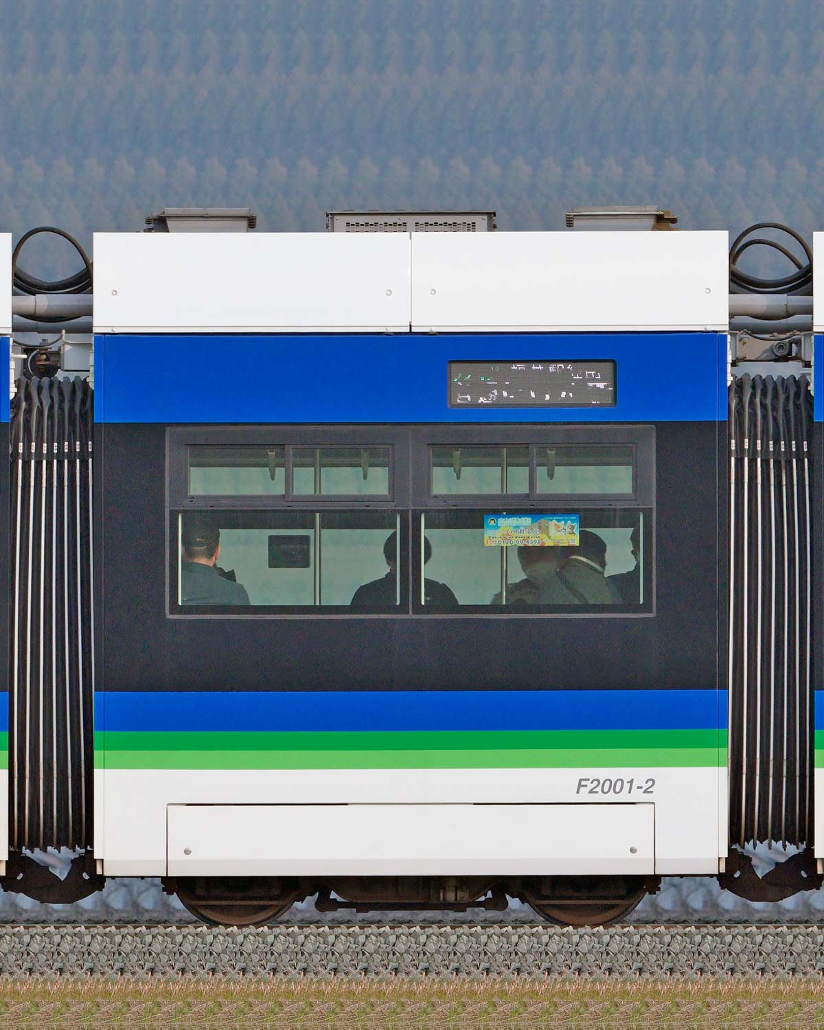 福井鉄道F2000形「FUKURAM Liner」F2001-2非公式側の側面写真